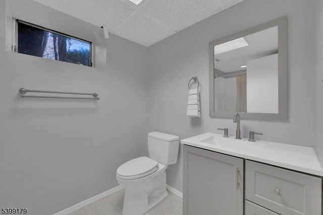 28 Duval St, Bridgewater Twp., NJ 08807