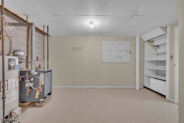 28 Duval St, Bridgewater Twp., NJ 08807