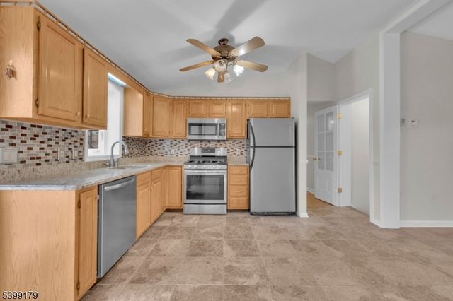 28 Duval St, Bridgewater Twp., NJ 08807