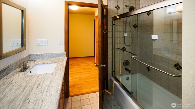 16902 28th Avenue SW, Burien, WA 98166