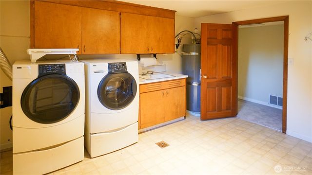 16902 28th Avenue SW, Burien, WA 98166