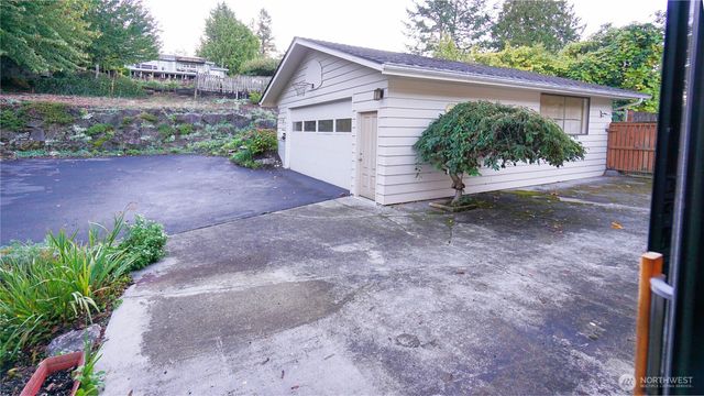 16902 28th Avenue SW, Burien, WA 98166