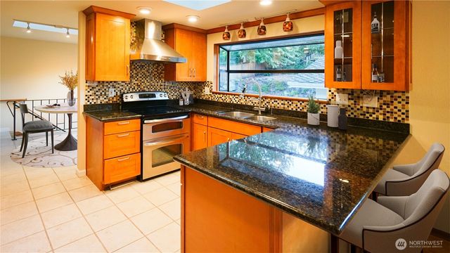 16902 28th Avenue SW, Burien, WA 98166