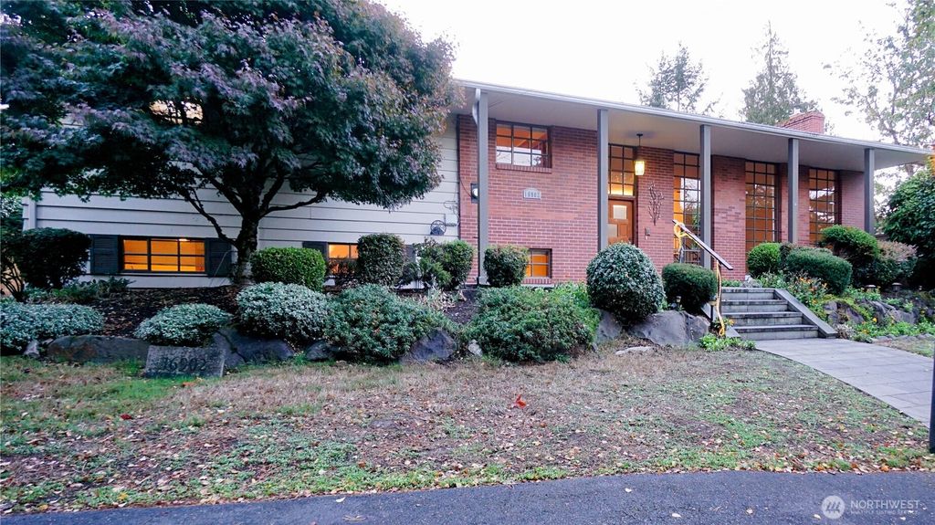 16902 28th Avenue SW, Burien, WA 98166