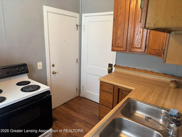 619 Lathrop Street, Lansing, MI 48912