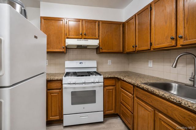 2823 W 37th Street, Brooklyn, NY 11224