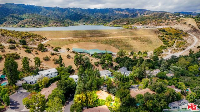 17431 Sumiya Drive, Encino, CA 91316