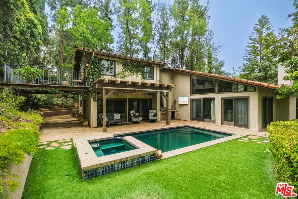 17431 Sumiya Drive, Encino, CA 91316