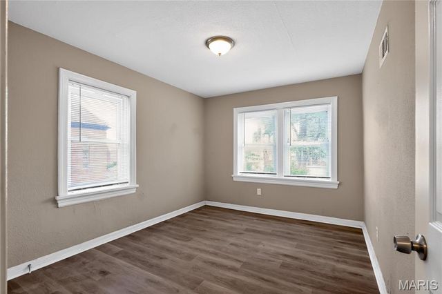 1823 Eton Lane, St Louis, MO 63147