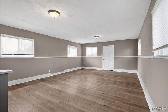 1823 Eton Lane, St Louis, MO 63147