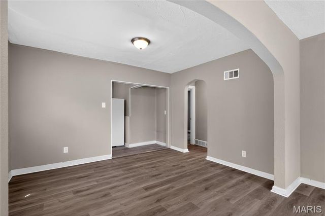 1823 Eton Lane, St Louis, MO 63147