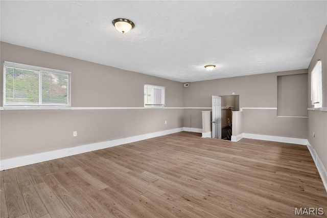 1823 Eton Lane, St Louis, MO 63147