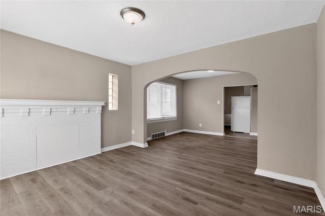 1823 Eton Lane, St Louis, MO 63147