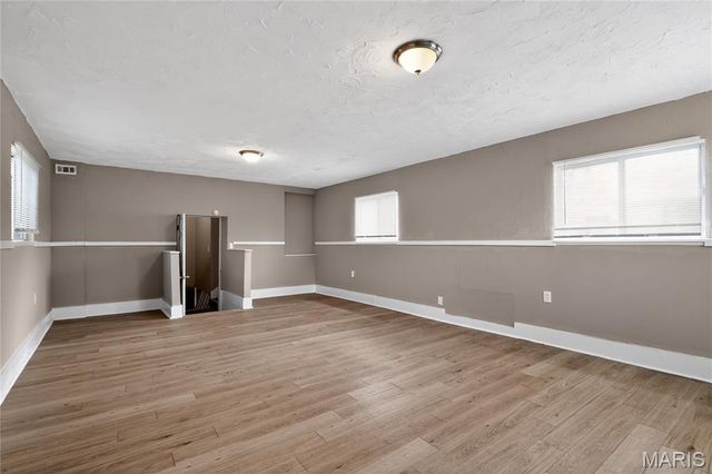 1823 Eton Lane, St Louis, MO 63147