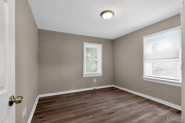 1823 Eton Lane, St Louis, MO 63147