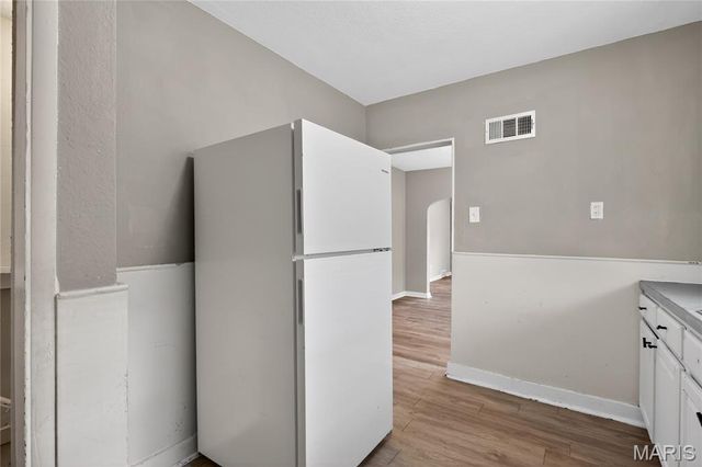 1823 Eton Lane, St Louis, MO 63147
