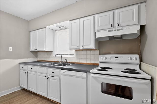 1823 Eton Lane, St Louis, MO 63147