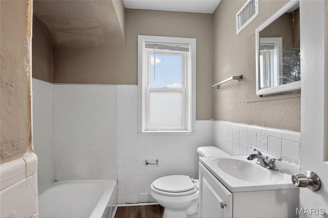 1823 Eton Lane, St Louis, MO 63147