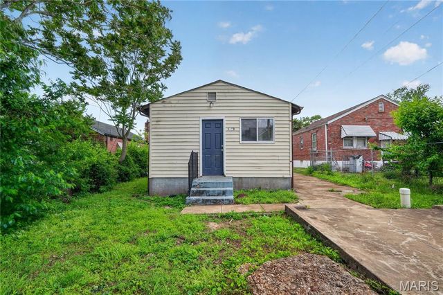 1823 Eton Lane, St Louis, MO 63147