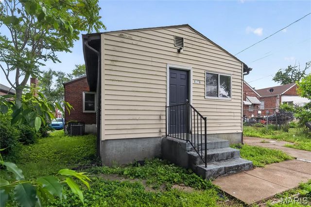 1823 Eton Lane, St Louis, MO 63147