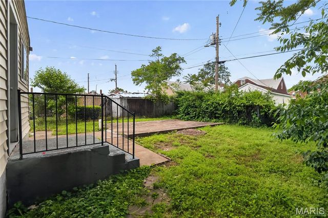 1823 Eton Lane, St Louis, MO 63147