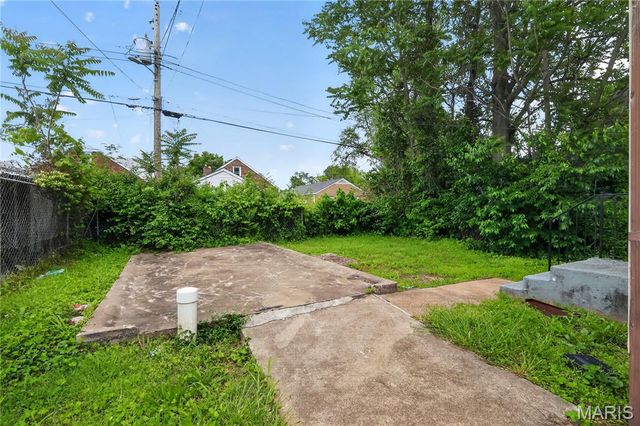 1823 Eton Lane, St Louis, MO 63147