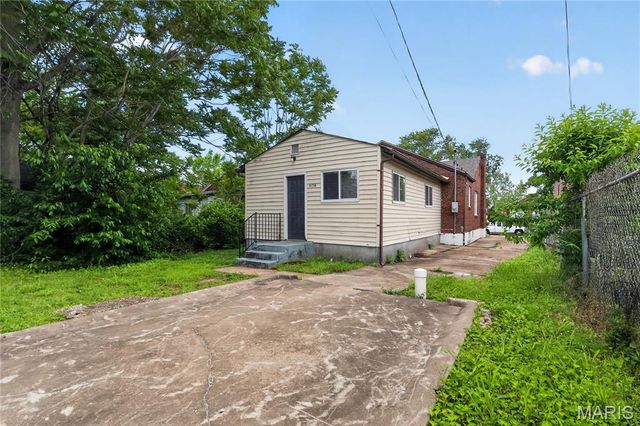 1823 Eton Lane, St Louis, MO 63147