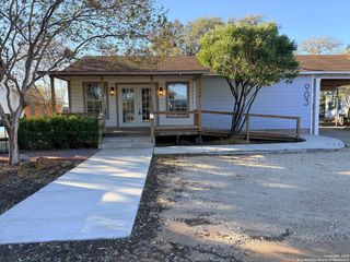 903 W GOODWIN, Pleasanton, TX 78064