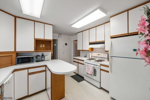 18 Chestnut St, Boonton Town, NJ 07005