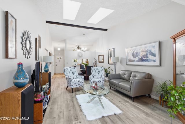 62 Wycoff Way E 62, East Brunswick, NJ 08816