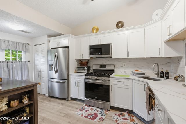 62 Wycoff Way E 62, East Brunswick, NJ 08816