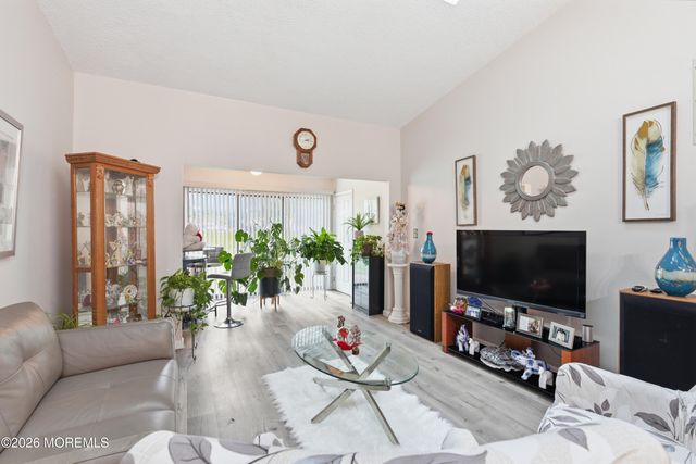 62 Wycoff Way E 62, East Brunswick, NJ 08816