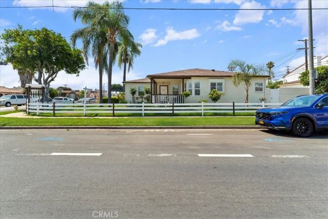 9801 S Hobart, Los Angeles, CA 90047