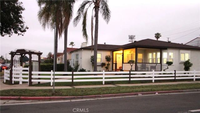 9801 S Hobart, Los Angeles, CA 90047