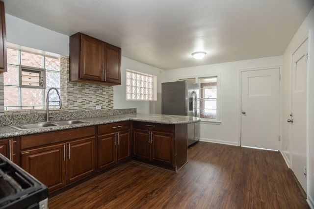 1828 S 50th Court, Cicero, IL 60804