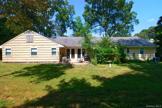 82 The Serpentine, Roslyn, NY 11576