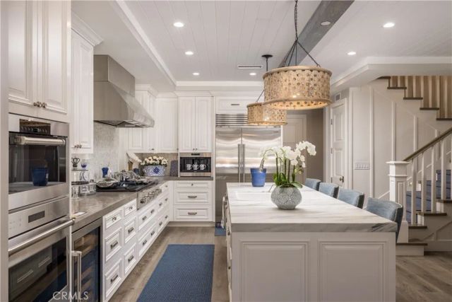 121 41st, Newport Beach, CA 92663
