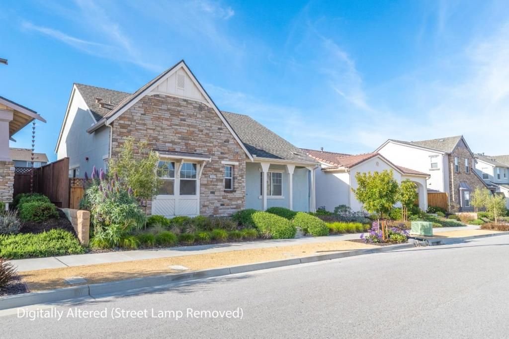 Image 3 of property listing at 482 Lassen Way, Marina, CA 93933