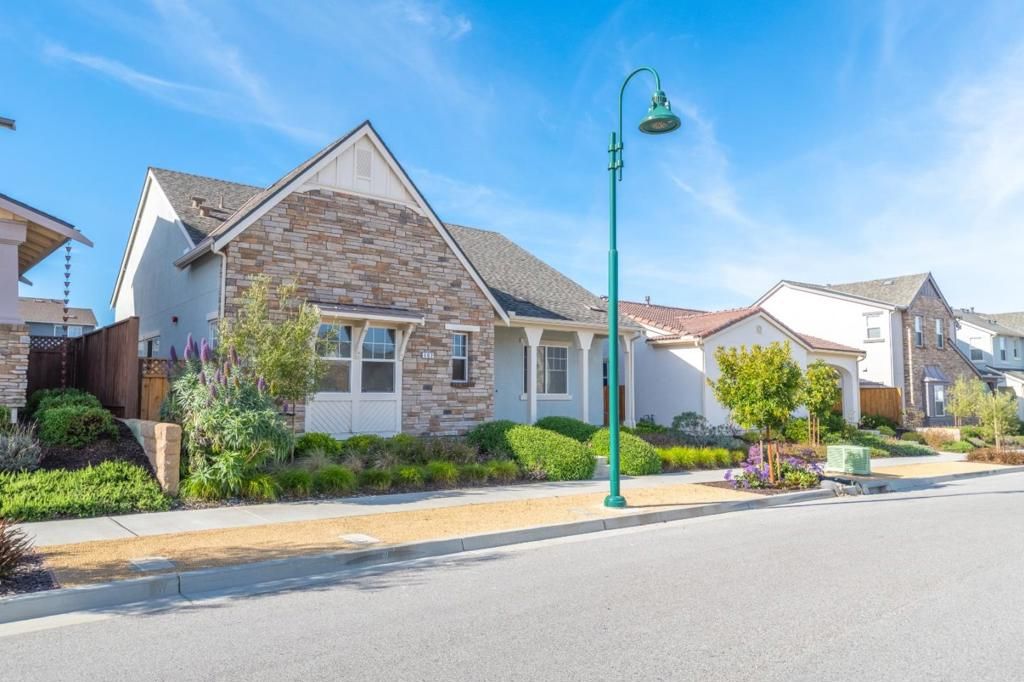 Image 4 of property listing at 482 Lassen Way, Marina, CA 93933