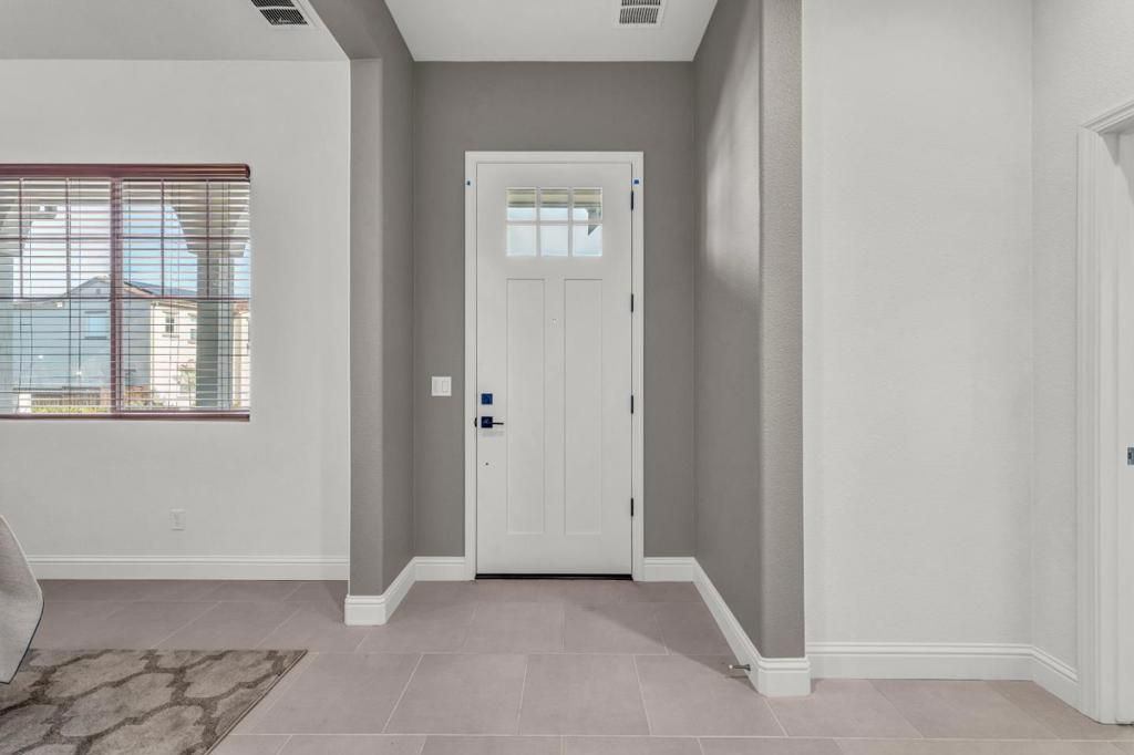 Image 6 of property listing at 482 Lassen Way, Marina, CA 93933