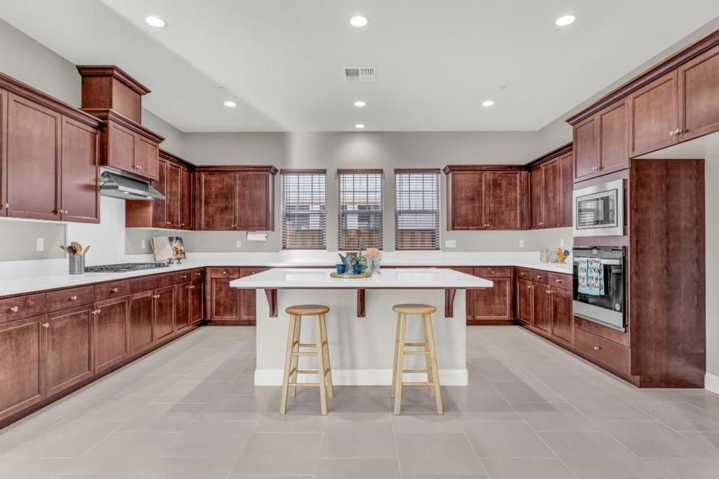 Image 9 of property listing at 482 Lassen Way, Marina, CA 93933