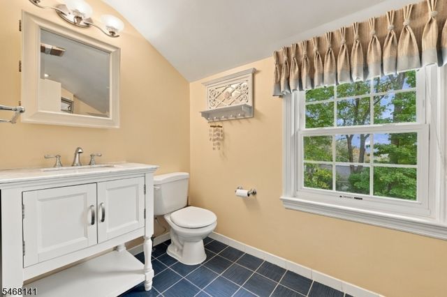 5 Mckinley Ave, West Caldwell Twp., NJ 07006