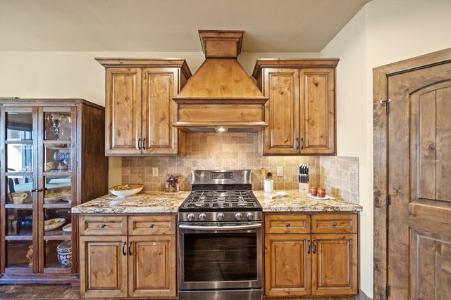 19056 Shoreline Drive, Cottonwood, CA 96022