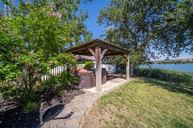 19056 Shoreline Drive, Cottonwood, CA 96022