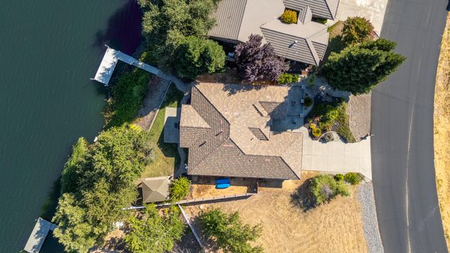 19056 Shoreline Drive, Cottonwood, CA 96022