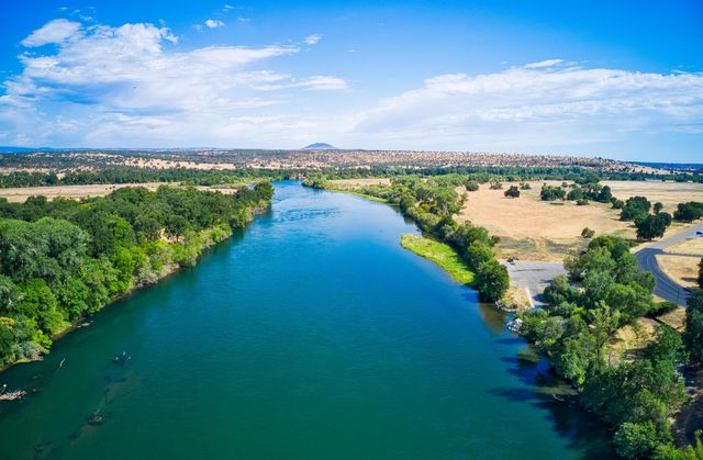 19056 Shoreline Drive, Cottonwood, CA 96022