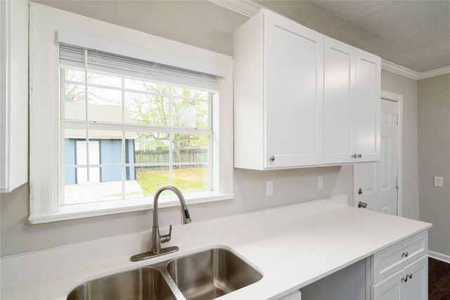 3711 Eagle Street, Houston, TX 77004
