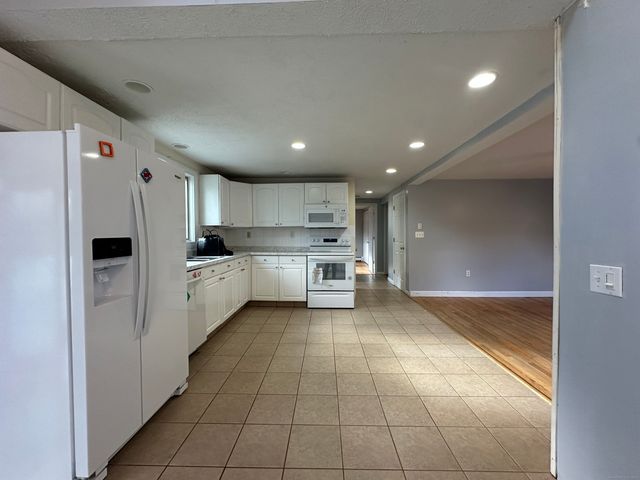 87 Scoville Road, Avon, CT 06001