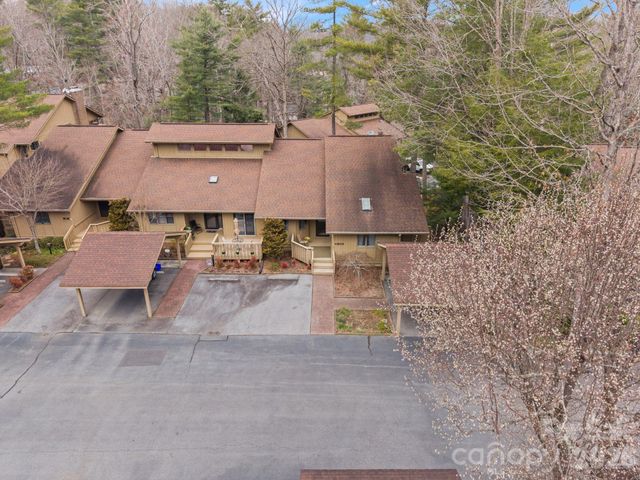 301 N Scarlet Oak Lane, Hendersonville, NC 28791