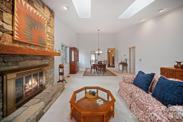 301 N Scarlet Oak Lane, Hendersonville, NC 28791